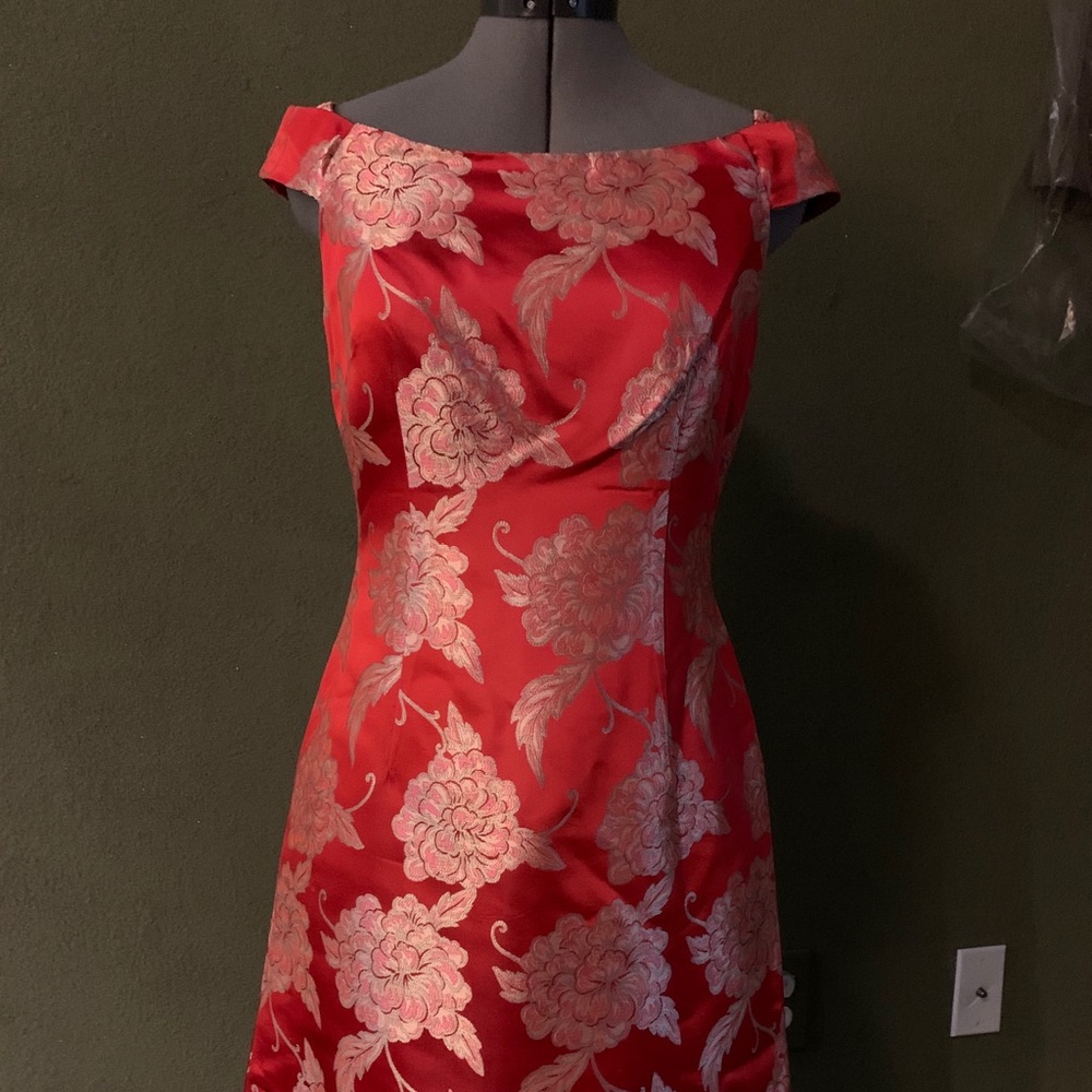 Beautiful brocade sleeveless after five dress
